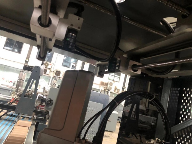 Positionnement de la bo&icirc;te Machine de fabrication